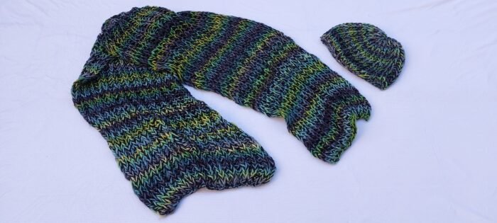 Gorro y bufanda en tonos verde - Imagen 3