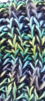 Gorro y bufanda en tonos verde - Imagen 4